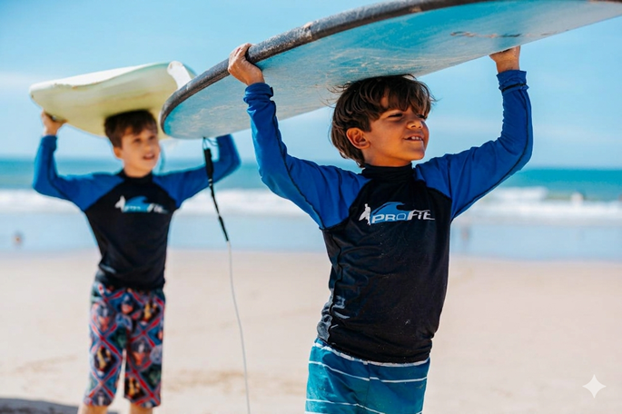Aula de surf para iniciantes